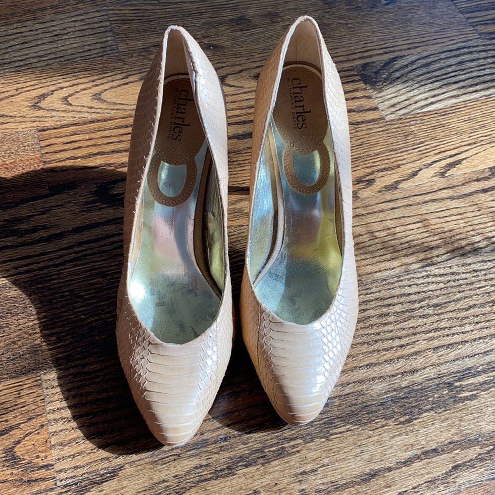 Charles David snakeskin beige heels